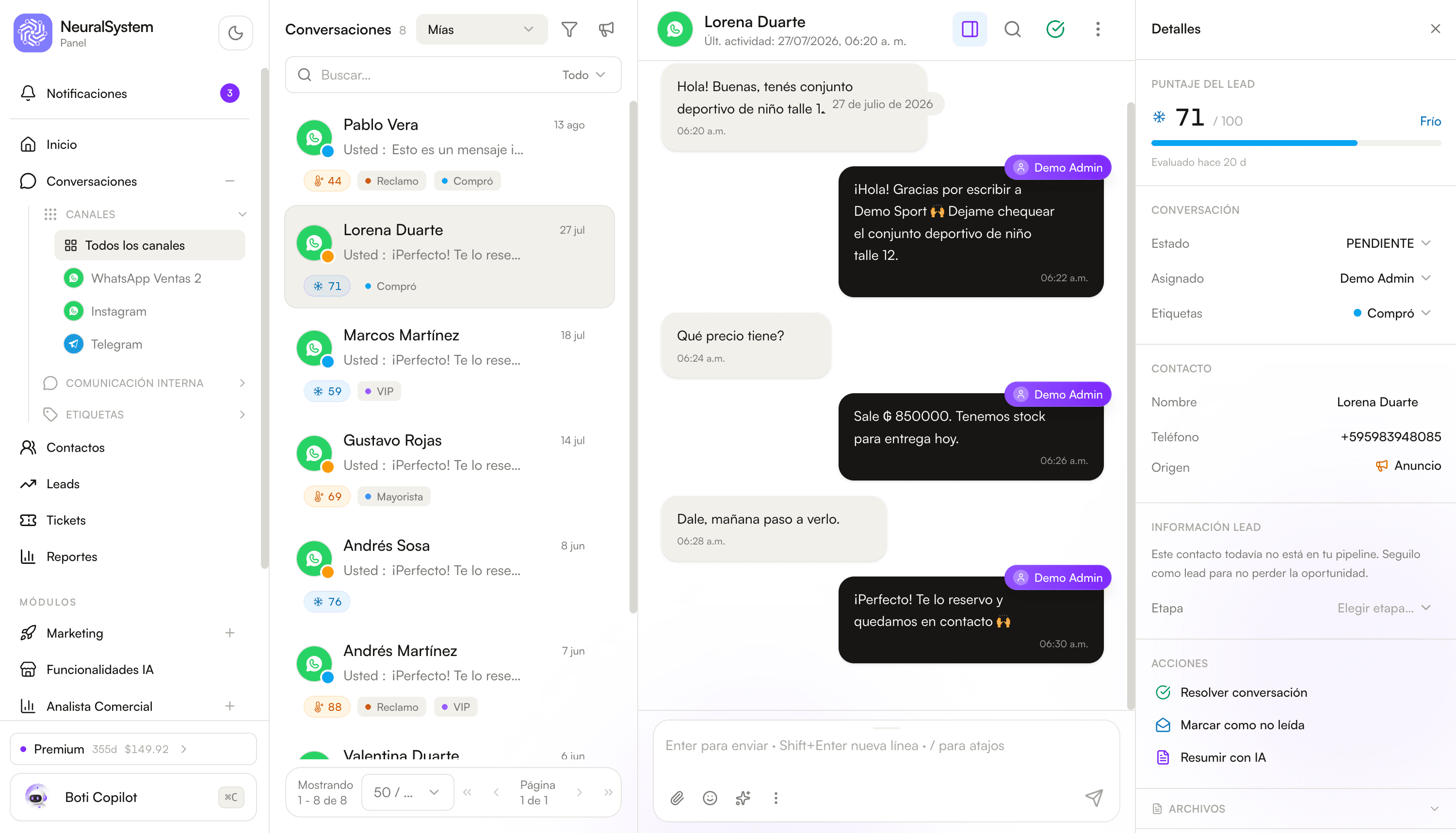 Bandeja de conversaciones de NeuralOS: canales a la izquierda, la lista de chats con su puntaje y etiquetas, el chat abierto y el panel de detalles del contacto